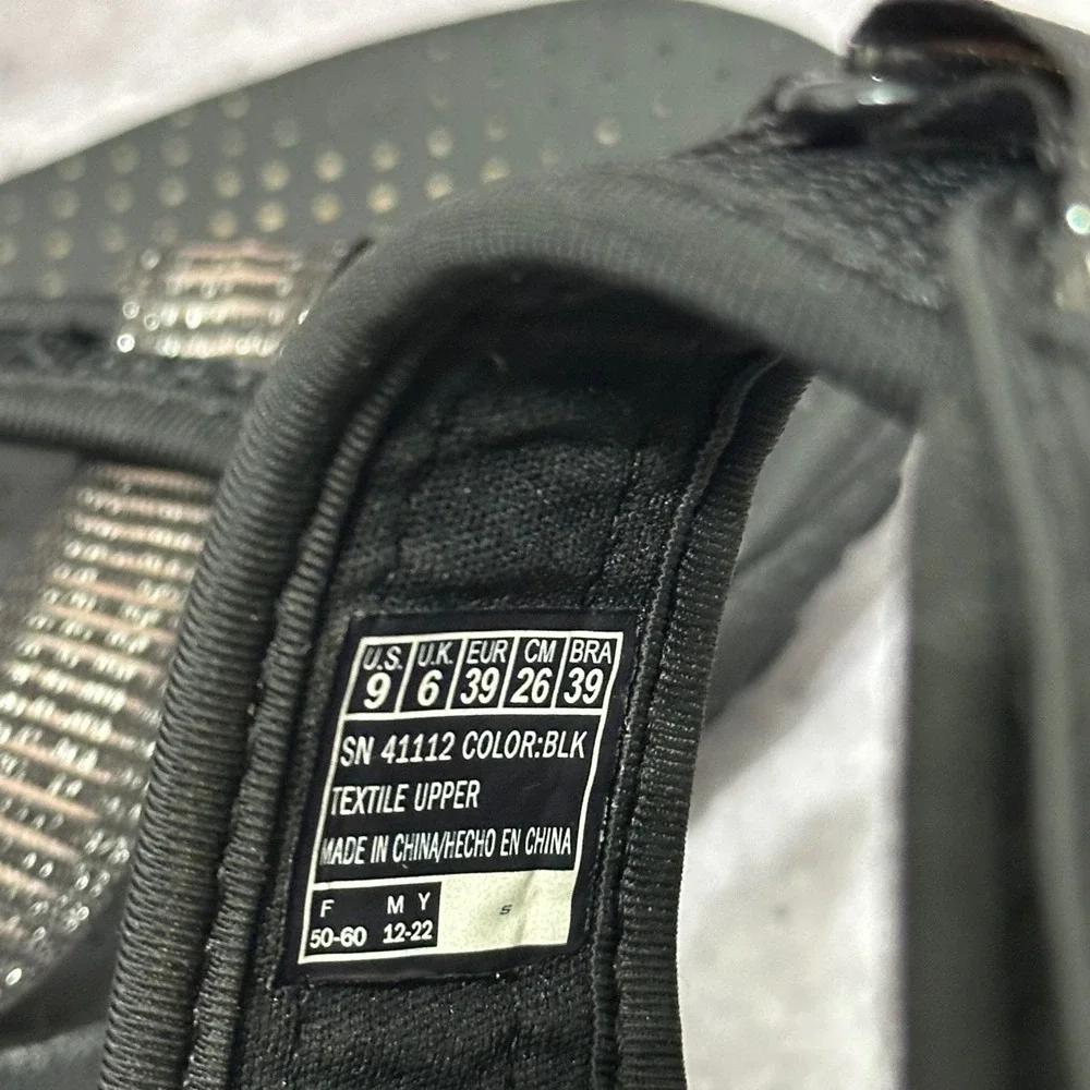 Skechers please see